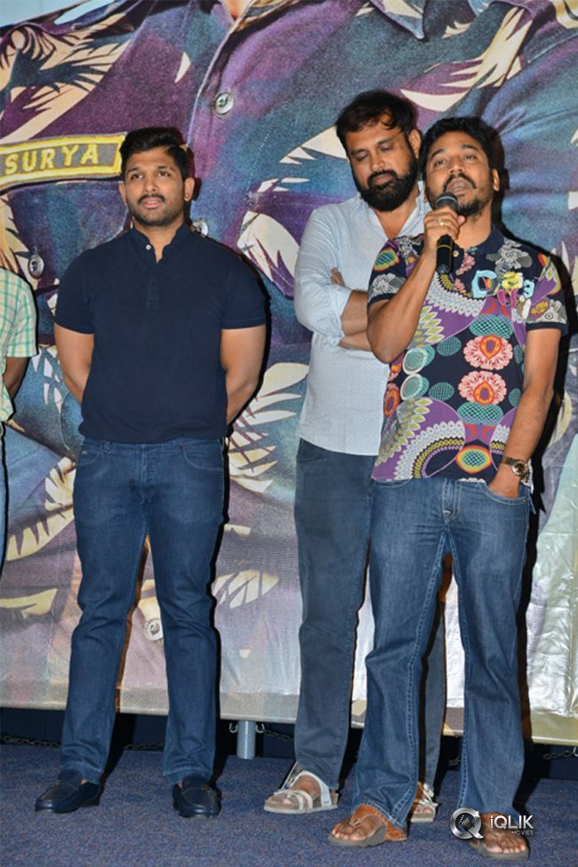 Army-People-Watching-Naa-Peru-Surya-Naa-illu-India-Movie-Photos